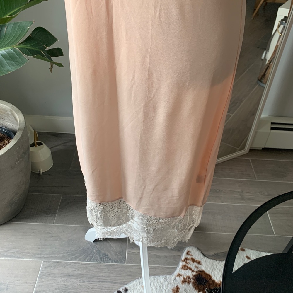 Pink slip dress with lace hem - Picture 2 of 4